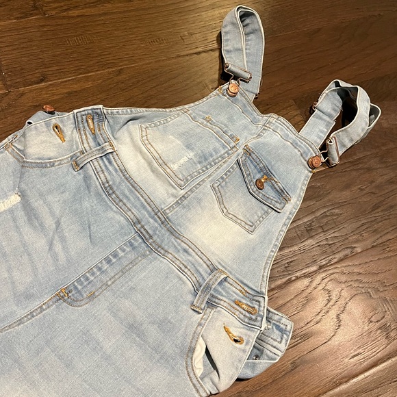 Light blue overalls and GUESS jeans in light blue - Picture 2 of 10